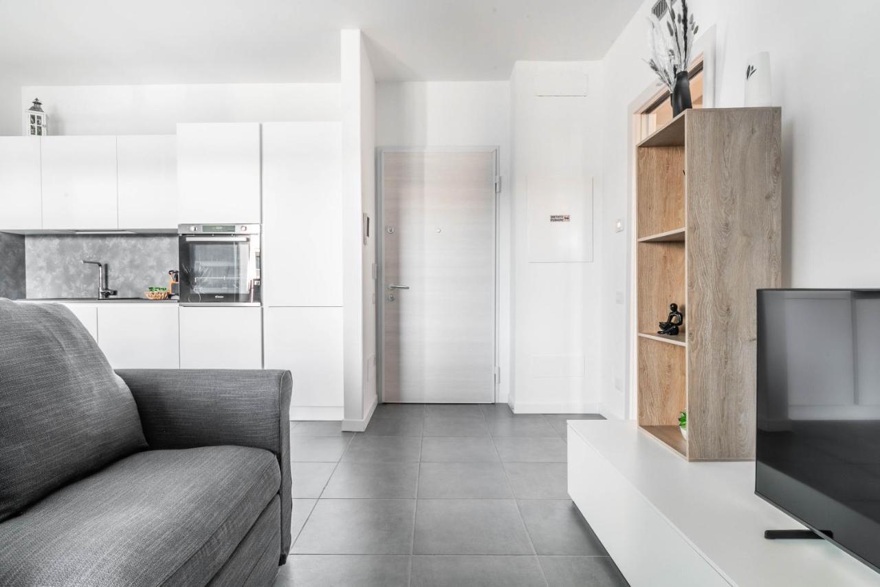 Harmony House - Rho Fiera 6Min - Free Parking - Terrace Apartment Милано Екстериор снимка