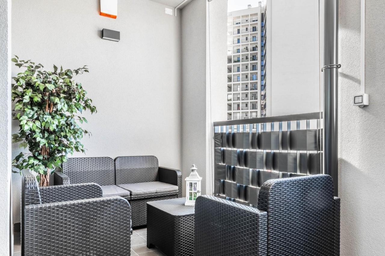 Harmony House - Rho Fiera 6Min - Free Parking - Terrace Apartment Милано Екстериор снимка