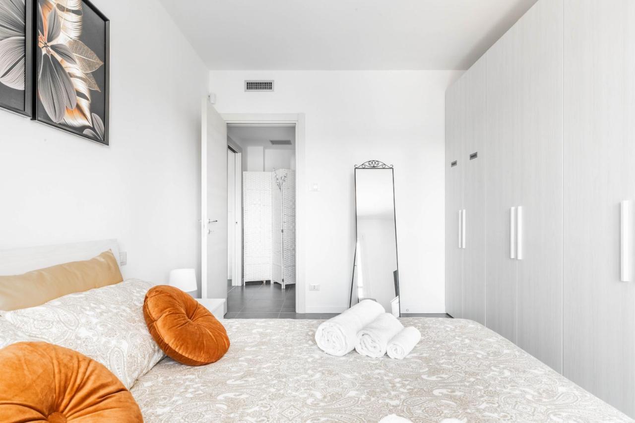 Harmony House - Rho Fiera 6Min - Free Parking - Terrace Apartment Милано Екстериор снимка